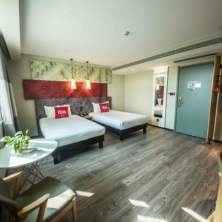 Ibis Urumqi Weixing Square Hotel Exteriör bild