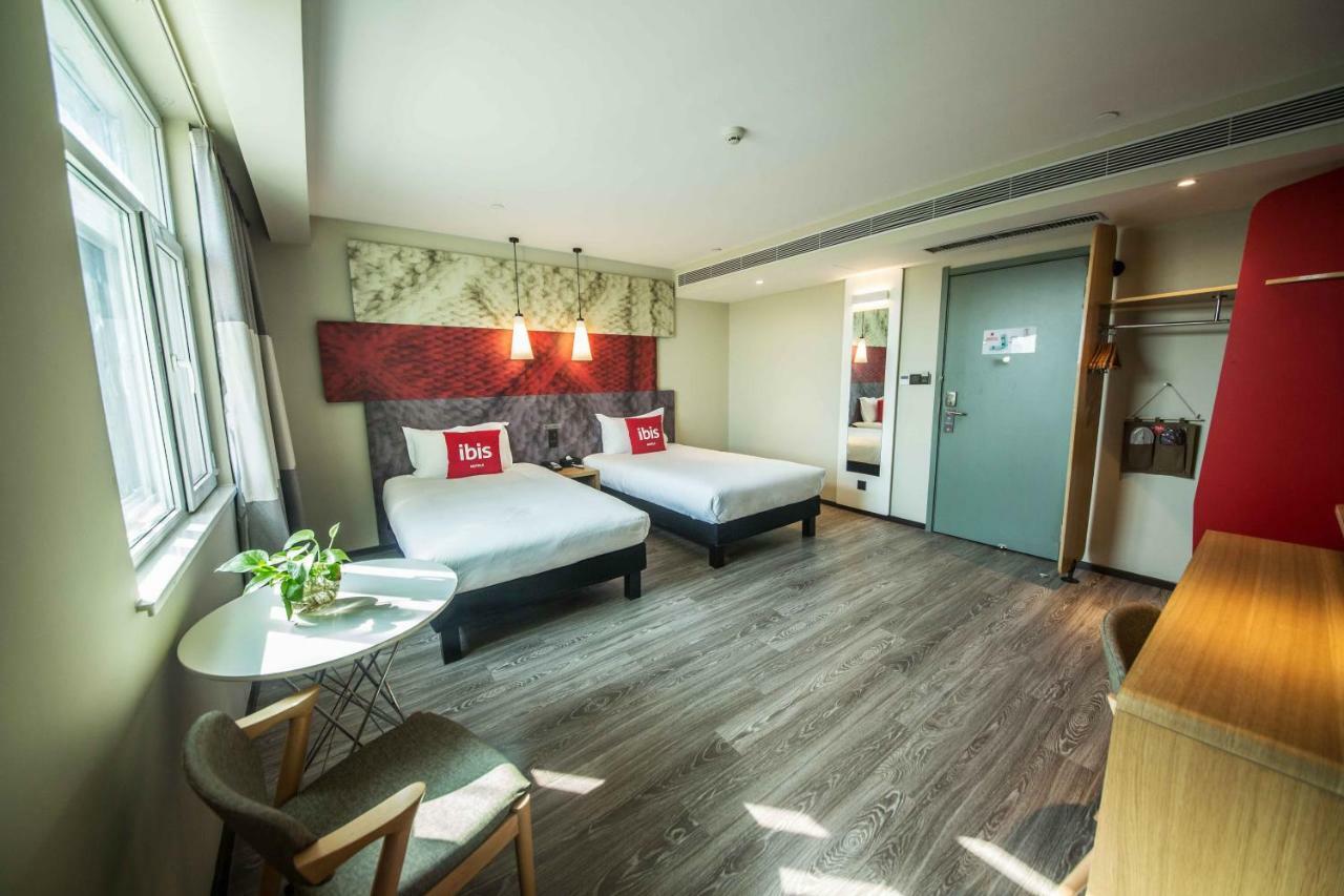 Ibis Urumqi Weixing Square Hotel Exteriör bild