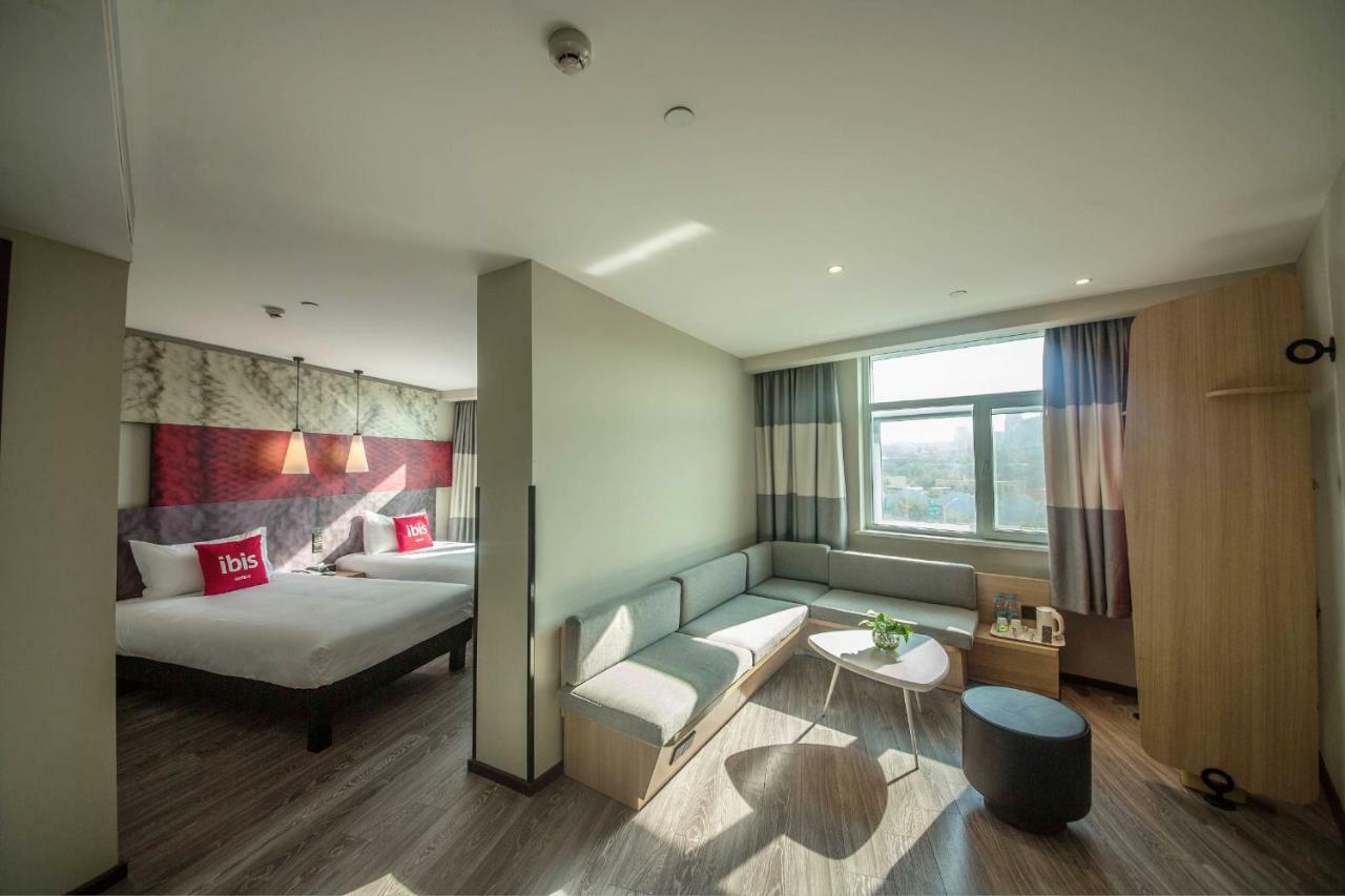 Ibis Urumqi Weixing Square Hotel Exteriör bild
